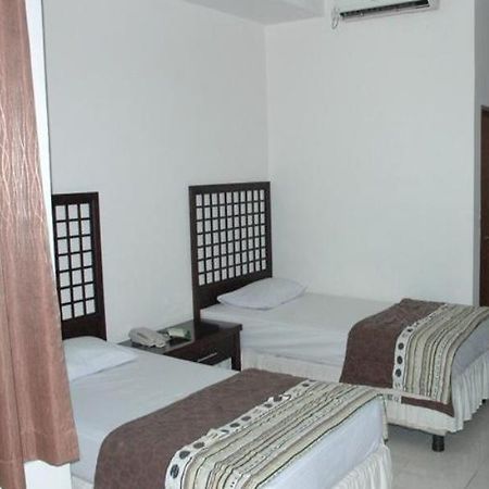 Hotel Bontocinde Макасар Екстериор снимка