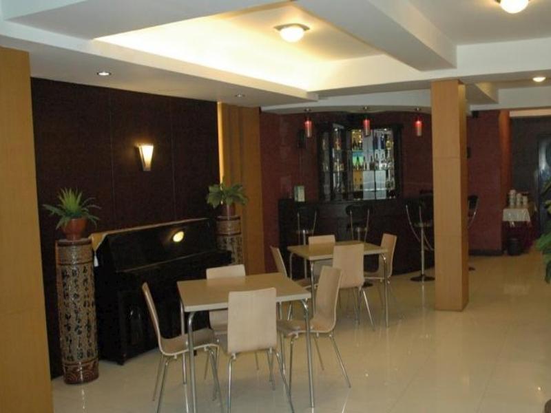 Hotel Bontocinde Макасар Екстериор снимка